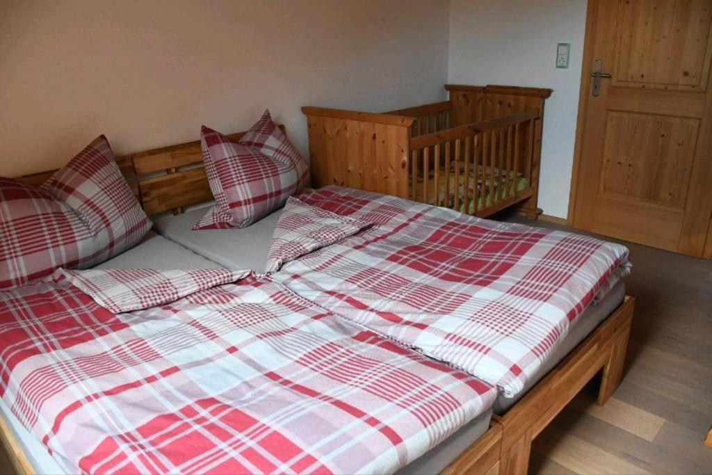 Ferienwohnung Glueck Saaldorf-Surheim Eksteriør billede